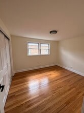 6040 S Kolmar Ave in Chicago, IL - Building Photo - Building Photo