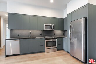 10601 Washington Blvd in Culver City, CA - Building Photo - Building Photo