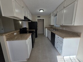 620 Race St in Crowley, TX - Building Photo - Building Photo