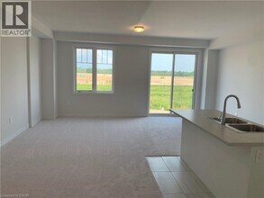 88 Edminston Dr in Fergus, ON - Building Photo - Building Photo