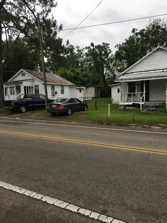 Three units with four lots in Tallahassee, FL - Building Photo