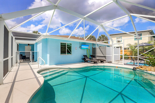 2529 Linwood Ave in Naples, FL - Foto de edificio - Building Photo