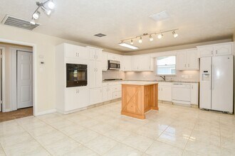 4113 Edison St in Houston, TX - Foto de edificio - Building Photo