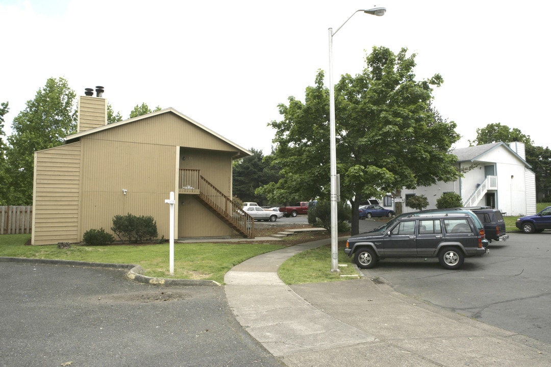 12130 SW Gingham Ln in Beaverton, OR - Building Photo