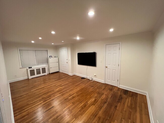 210 Seaton Rd, Unit Apartment in Stamford, CT - Building Photo - Building Photo
