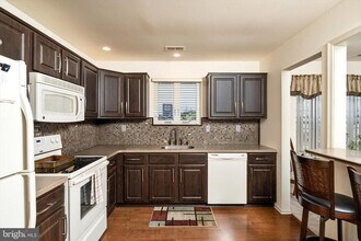 42 Horseshoe Ln N in Columbus, NJ - Building Photo - Building Photo