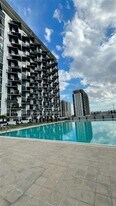 5300 NW 85th Ave in Doral, FL - Building Photo