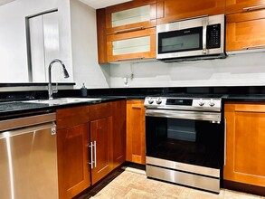 7323 Sand Point Way NE in Seattle, WA - Building Photo - Building Photo
