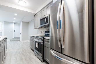 1458 W Chestnut St, Unit 1f in Chicago, IL - Foto de edificio - Building Photo