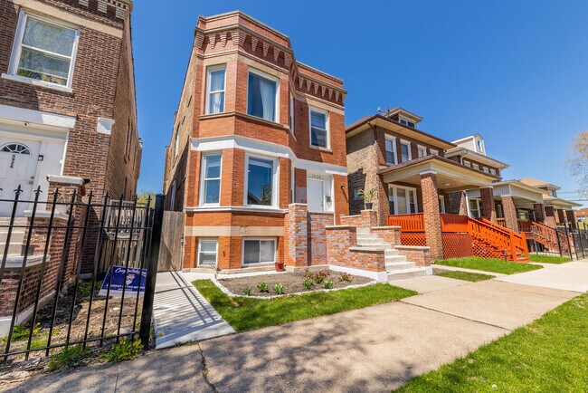 5924 S Artesian Ave in Chicago, IL - Building Photo - Building Photo
