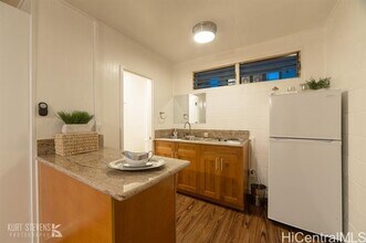 242 Ka?iulani Ave in Honolulu, HI - Building Photo - Building Photo