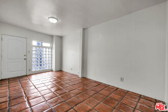 115 Chautauqua Blvd in Santa Monica, CA - Building Photo - Building Photo