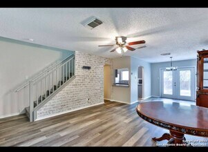 6822 Barton Rock Ln in San Antonio, TX - Building Photo - Building Photo