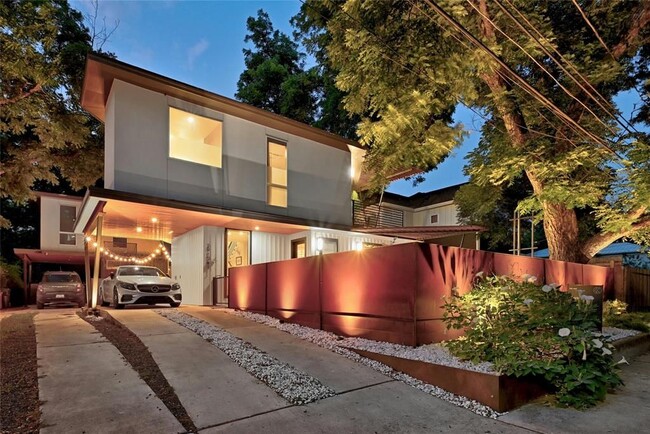 property at 2910 Govalle Ave