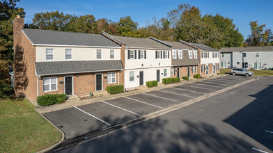 Riverstone I in Chesapeake, VA - Foto de edificio - Building Photo