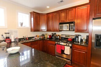 4325 N Ashland Ave, Unit A09W in Chicago, IL - Building Photo - Building Photo