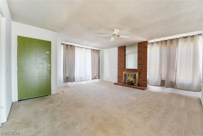 2102 E Russell Rd in Las Vegas, NV - Building Photo - Building Photo