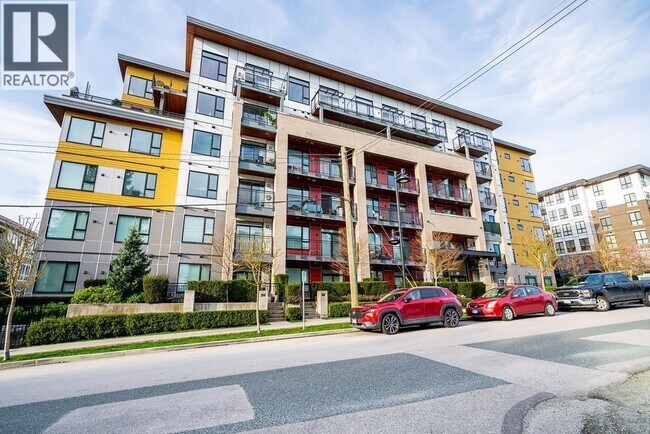 621-621 Regan Ave in Coquitlam, BC - Building Photo - Building Photo