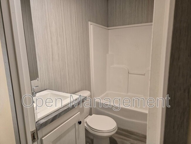 4511 Dirt Rd in Joplin, MO - Building Photo - Building Photo