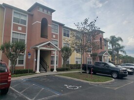 10873 Windsor Walk Dr, Unit 4302 in Orlando, FL - Building Photo