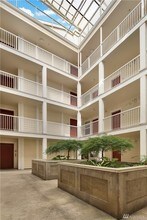 1001 N State St, Unit 107 in Bellingham, WA - Foto de edificio - Building Photo