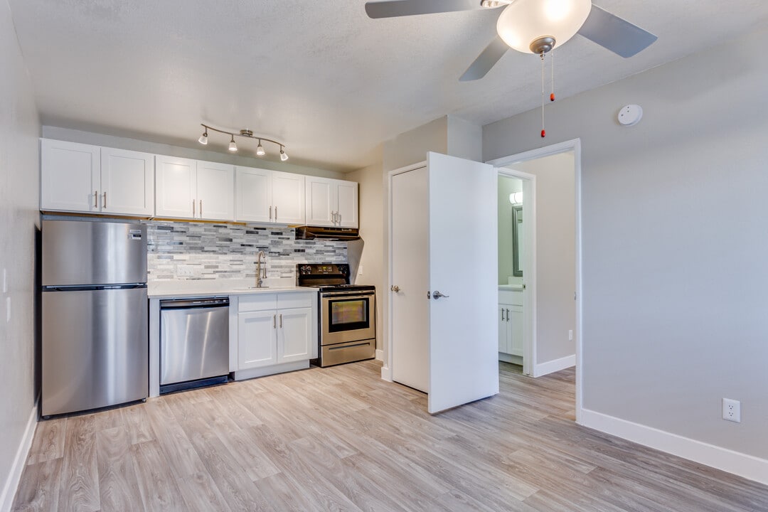 Valencia Park in Phoenix, AZ - Building Photo