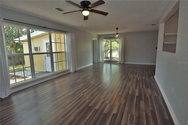 21572 Edgewater Dr in Port Charlotte, FL - Foto de edificio - Building Photo