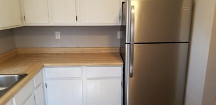 6703 W Barivista Dr in Verona, PA - Building Photo - Building Photo