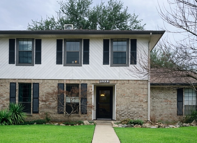 property at 1822 Juniper Ln