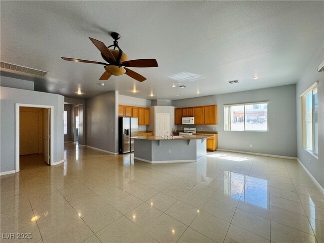 319 Falcons Fire Ave in Las Vegas, NV - Building Photo - Building Photo