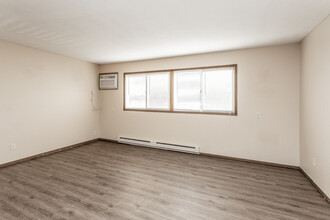 Continental Terrace Apartments in Cedar Rapids, IA - Foto de edificio - Interior Photo