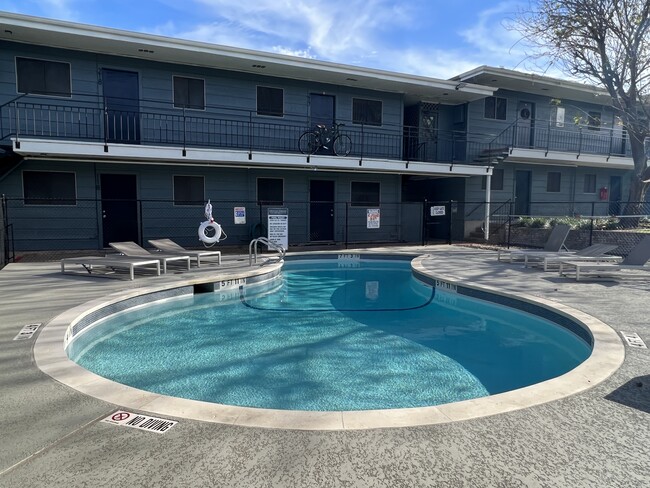 Fountain Terrace Apartments in Austin, TX - Foto de edificio - Building Photo