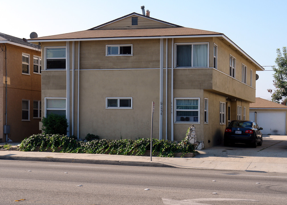 4654 W El Segundo Blvd in Hawthorne, CA - Building Photo