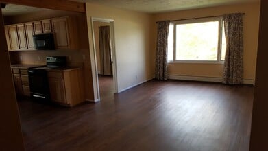 216 Hemlock St N in Manhattan, MT - Building Photo - Building Photo