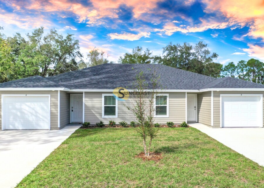 18 Rainbow Ln in Palm Coast, FL - Building Photo