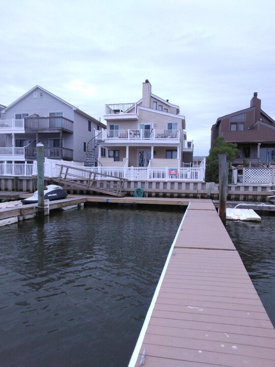 611 W Burk Ave in Wildwood, NJ - Building Photo