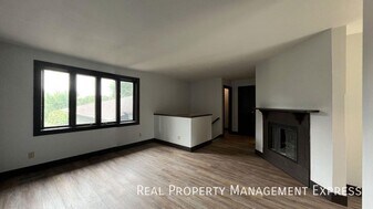 Amazing 3 Bedroom 2.5 Bath duplex with attached garage and fenced yard! in Sioux Falls, SD - Building Photo