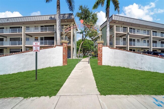 270 Layne Blvd in Hallandale Beach, FL - Building Photo - Building Photo