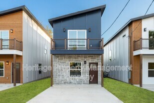 214 Cooper St in San Antonio, TX - Building Photo