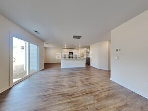 1329 John Swann St in Navassa, NC - Foto de edificio - Building Photo