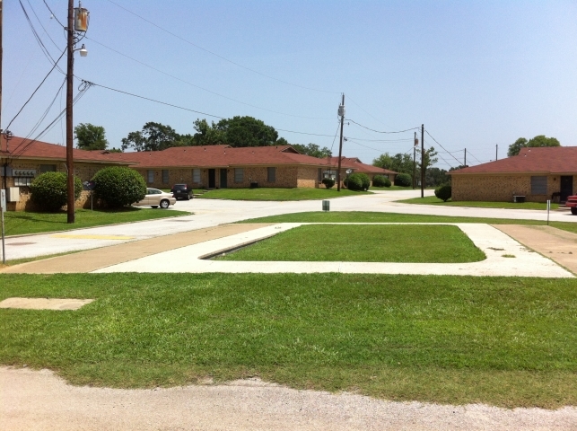 Shady Oaks Apartments in Mount Pleasant, TX - Foto de edificio - Building Photo