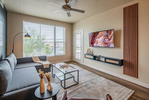 2044 S Willow Creek Apartment in Tempe, AZ - Building Photo