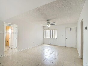 8420 SW 133rd Avenue Rd, Unit 412 in Miami, FL - Foto de edificio - Building Photo