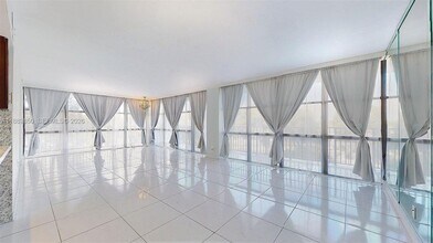 1000 Parkview Dr in Hallandale Beach, FL - Building Photo - Building Photo