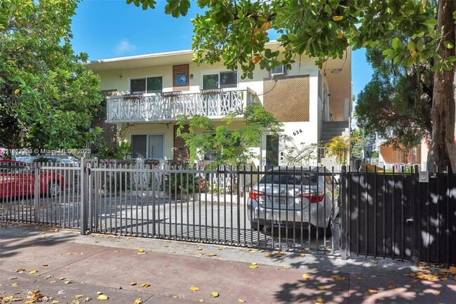 626 Meridian Ave in Miami Beach, FL - Building Photo - Building Photo
