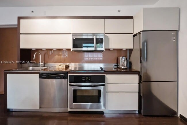 property at 435-421 21st St