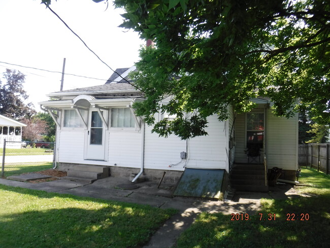 102 S F St, Unit 102 and half in Marion, IN - Building Photo - Building Photo