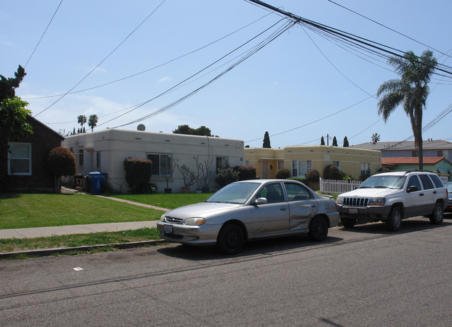 516 Flower St in Chula Vista, CA - Foto de edificio - Building Photo