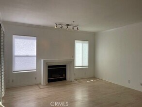4426 Ventura Canyon Ave, Unit 204 in Los Angeles, CA - Building Photo - Building Photo