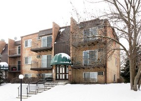 313 W Hawthorne Cir Apartments